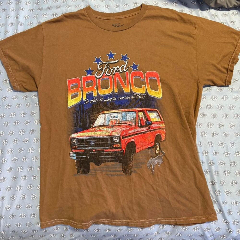 Brown bronco tee